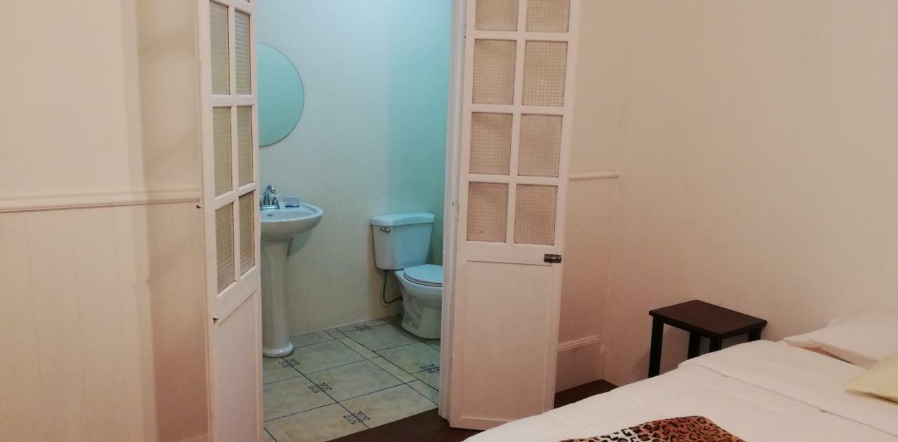 Casa Mayela Guest House Сан-Хосе Экстерьер фото